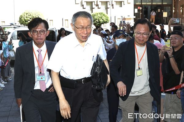 ▲▼ 台北地院審理京華城案柯文哲作證,柯文哲,黃國昌,張啟楷 。(圖/記者徐文彬攝)