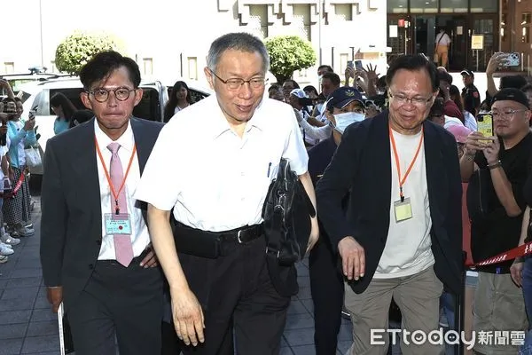 ▲▼ 台北地院審理京華城案柯文哲作證,柯文哲,黃國昌,張啟楷 。(圖/記者徐文彬攝)