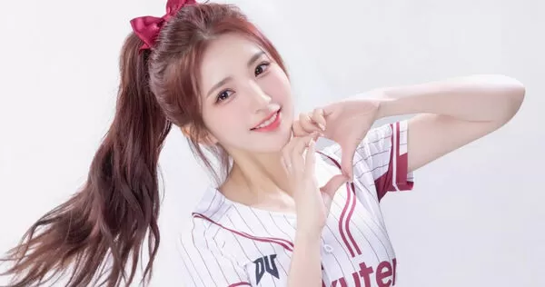 Dora受負面新聞影響,至今仍消失樂天女孩應援班表。(圖/翻攝自DoraFB)