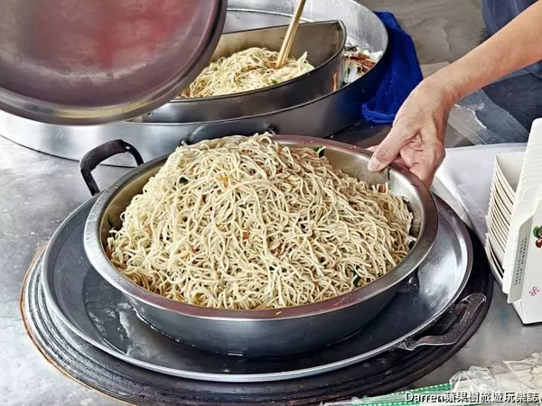 ▲▼彰化田中必吃在地高麗菜飯。(圖/部落客darren提供)