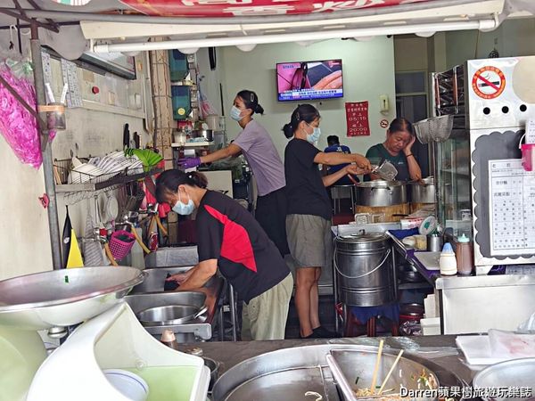 ▲▼彰化田中必吃在地高麗菜飯。(圖/部落客darren提供)