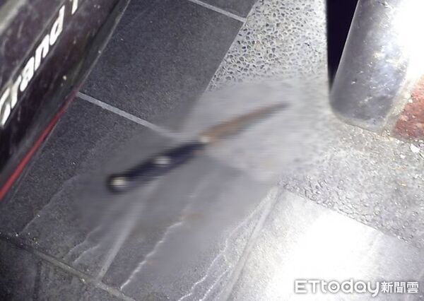 ▲▼中秋節談判破局,他持刀猛刺心臟害命。(圖/記者邱中岳翻攝)