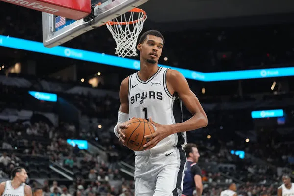 ▲馬刺溫班亞瑪、廣州龍獅歐拉迪波。(圖/達志影像/美聯社)