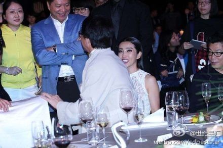 ▲成龍和李冰冰曾拍床戲。(圖/取自世紀星匯微博、資料照)