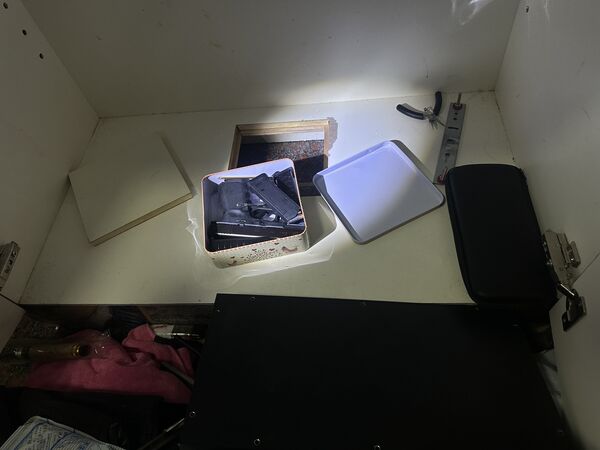 ▲海巡署彰化查緝隊查獲58歲周姓毒蟲其槍砲彈藥。(圖/彰化海巡提供)