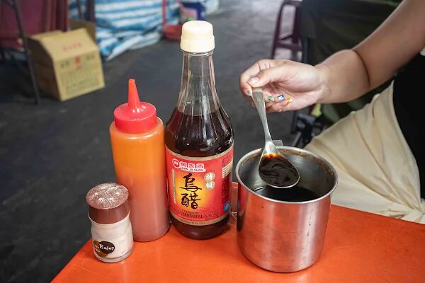 ▲▼台南豆菜麵一碗麵20元,豬腸湯無限續加喝到爽 。(圖/部落客美熊提供)