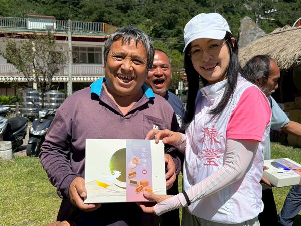 ▲▼民進黨立委陳瑩攜手東森購物、華陀扶元堂,中秋送暖花東災民。(圖/立委陳瑩國會辦公室提供)