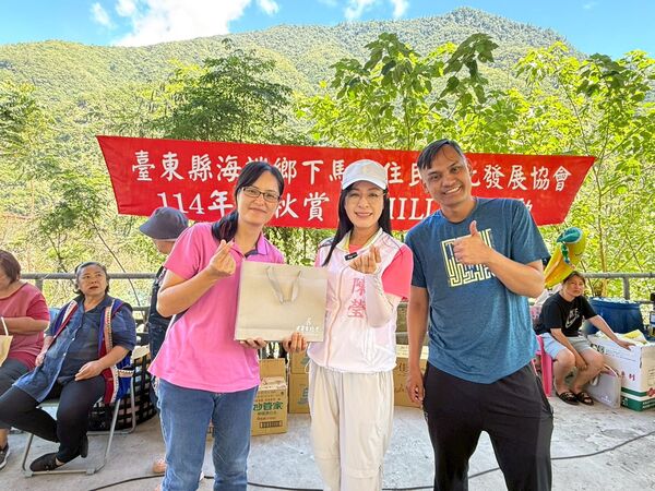 ▲▼民進黨立委陳瑩攜手東森購物、華陀扶元堂,中秋送暖花東災民。(圖/立委陳瑩國會辦公室提供)