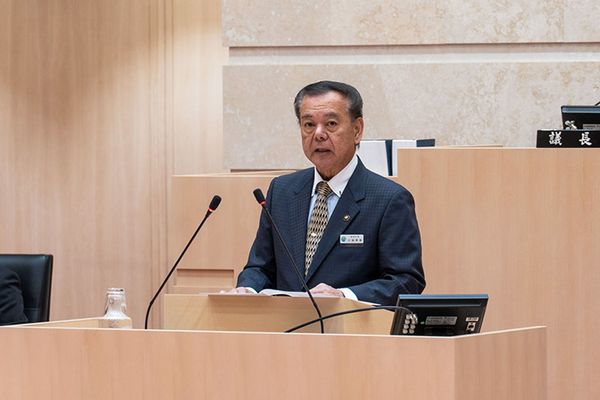 南城市長古謝景春被爆出性騷,但他堅持否認、拒絕下台,反而宣布解散議會。(翻攝自南城市役所臉書)