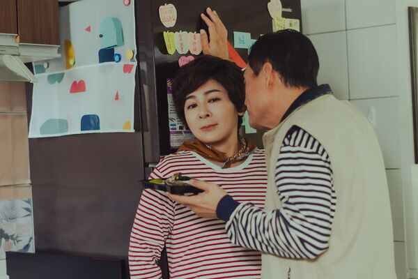 ▲《完全省錢戀愛手冊》(左起)王彩樺、郭書瑤、檢場一家都是省錢達人。(圖/中視提供)