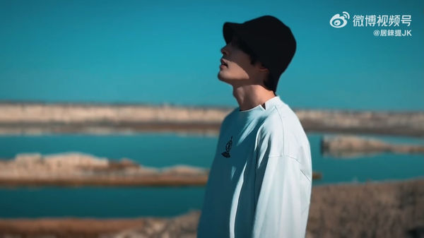 ▲于朦朧生前最後傳訊「等我」 陸歌手公開對話截圖…催淚MV曝光。(圖/翻攝自微博/居來提)