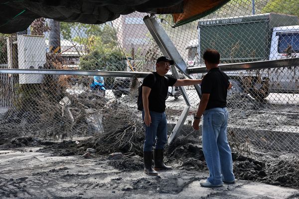 ▲ 蔡會長前往花蓮光復勘災 關懷災區棒球學子助重建 。(圖/中職提供)