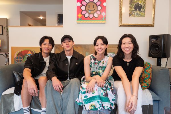 ▲幕後實境秀《〈他年她日〉的我們:特別篇》由張艾嘉(中)、導演龔兆平(左起)與主演群許光漢、袁澧林、陳澤耀、韓佩瑤及藝術總監文念中共同對談,公開拍片祕辛。(圖/甲上提供)