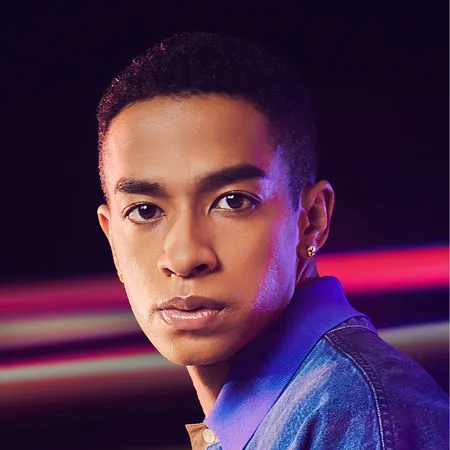 ▲▼日男偶像街頭全裸疑遭設局?9秒神秘片流出。(圖/翻攝自星達拓官網)