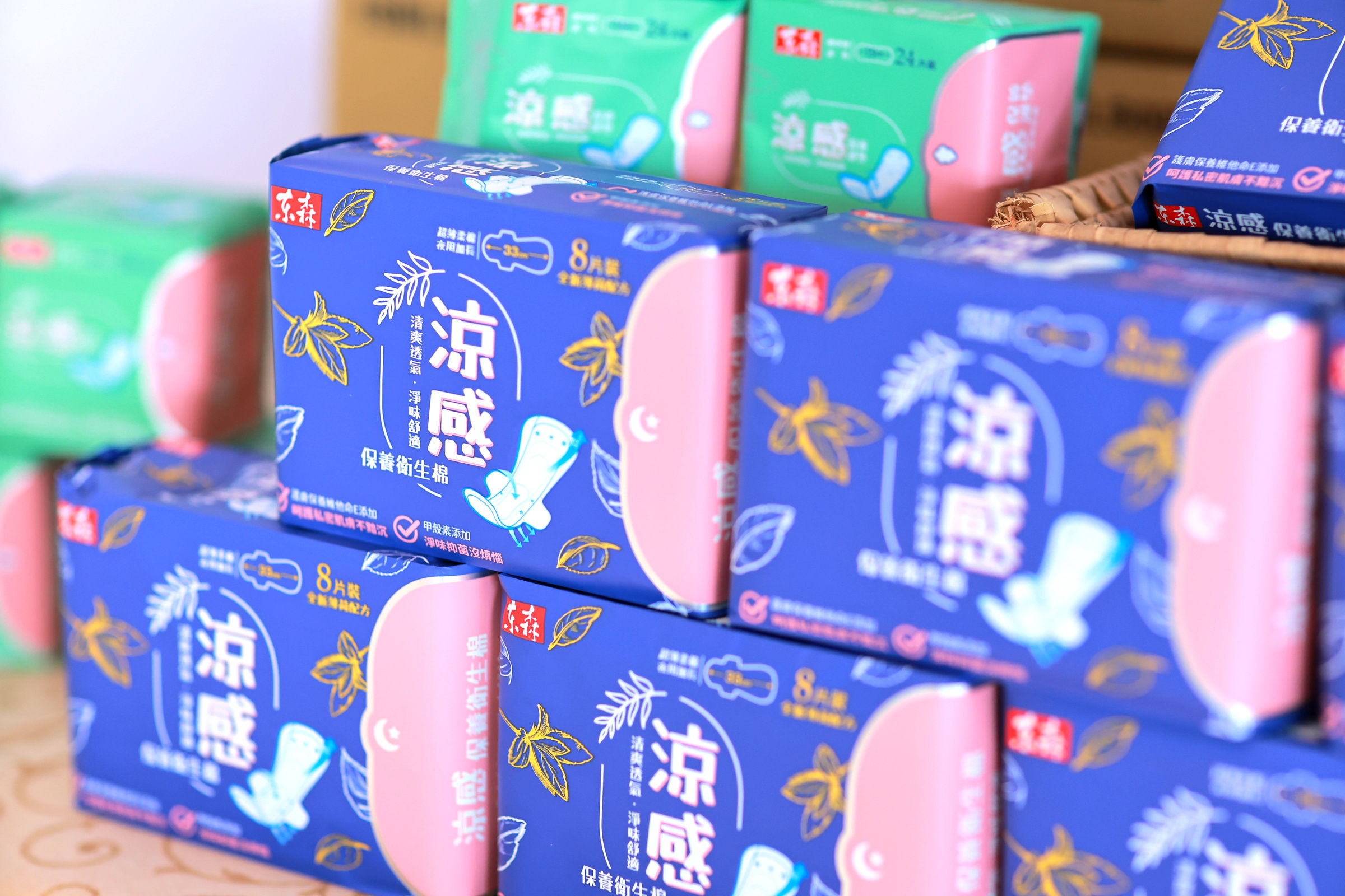 ▲東森購物捐贈3.8萬份衛生棉 攜手基隆市府推動月經平權。(圖/記者郭世賢翻攝)
