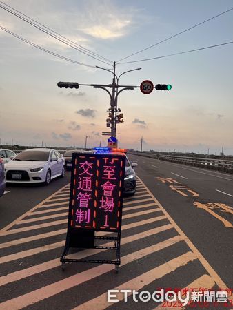 ▲▼朴子分局今年東石海之夏叫去年三小時,今年僅花一小時讓民眾快速離場獲得不少好評 。(圖/記者翁伊森翻攝)