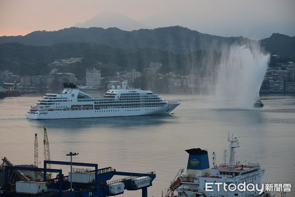 ▲海洋富士號 (MITSUI OCEAN FUJI)將於8日停靠花蓮港,花蓮港務分公司屆時將提供拖船噴水迎賓。(圖/曹夢麟攝,下同)