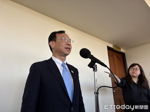 ▲▼衛福部長石崇良立院衛環委員會受訪。(圖/記者洪巧藍攝)