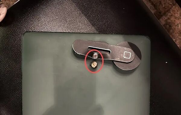 ▲▼陸男巴西遇劫遭開2槍,MacBook擋子彈。(圖/翻攝騰訊熱問)