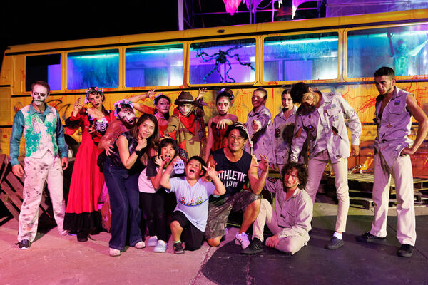 ▲六福村能沉浸在萬聖節主題《墓碑鎮》的詭譎氣氛。(圖/六福村提供)