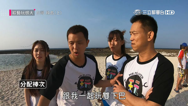 ▲▼顏正國、小鬼(黃鴻升)在《綜藝玩很大》同框。(圖/翻攝自臉書)