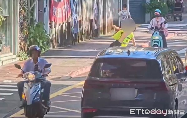 ▲北市教育大學附設小學女志工突發暈眩倒地釀成車禍。(圖/記者張君豪翻攝)