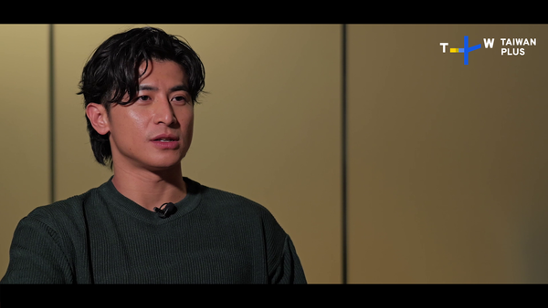 ▲紀錄片《Team Taiwan: An Underdog Story》,台灣隊長陳傑憲在跑壘途中比出象徵「來自台灣」的手勢。(圖/TaiwanPlus提供)