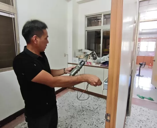 ▲▼ 馬太鞍溪堰塞湖潰壩後,光復鄉災區歷經泥水清淤,家戶重建最急迫的,就是恢復屋內的用電與自來水系統 。(圖/翻攝自Facebook/徐榛蔚)