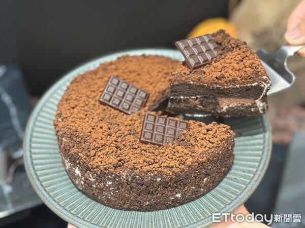 ▲▼亞尼克攜手比利時巧克力-貝可拉(Belcolade)推出全新「厄瓜多爾黑巧克力」系列甜點。(圖/記者蕭筠攝)