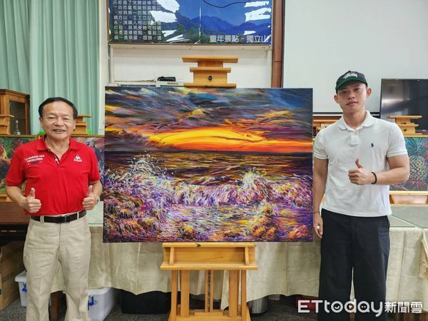 ▲▼ 嘉義國際知名畫家陳明順關心花蓮光復鄉馬太鞍溪堰塞湖災情,連日來以「我的愛,花蓮日出」完成作品,將捐出公益義賣初定價新台幣300萬元,並將所得全數捐贈給花蓮光復災區幫助災區重建,展現了藝術與公益結合的力量,他用畫筆描繪美麗,也用行動傳遞溫暖與希望,期冀激勵社會大眾關注並投入公益。 。(圖/記者翁伊森翻攝)