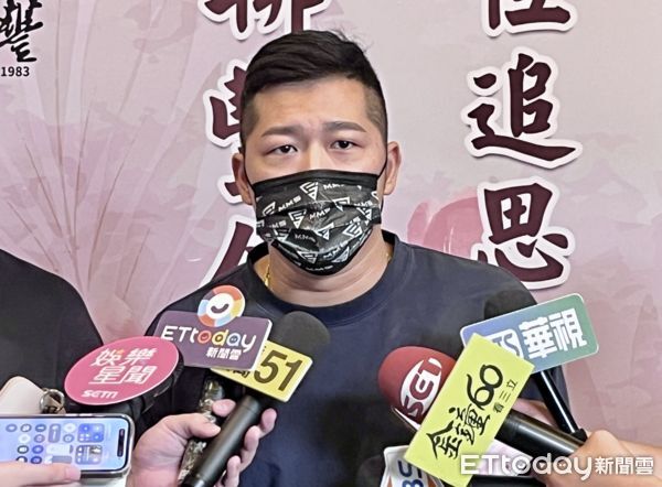 ▲草爺受訪。(圖/記者許靖麒攝)