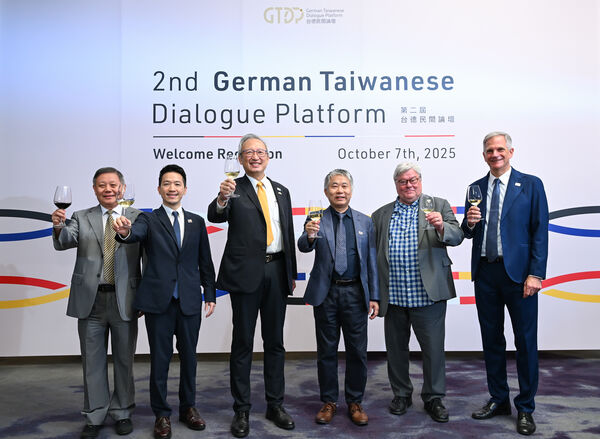 ▲▼總統府副秘書長何志偉、外交部次長吳志中出席台德民間論壇(German Taiwanese Dialogue Platform, GTDP)酒會。(圖/主辦單位提供)