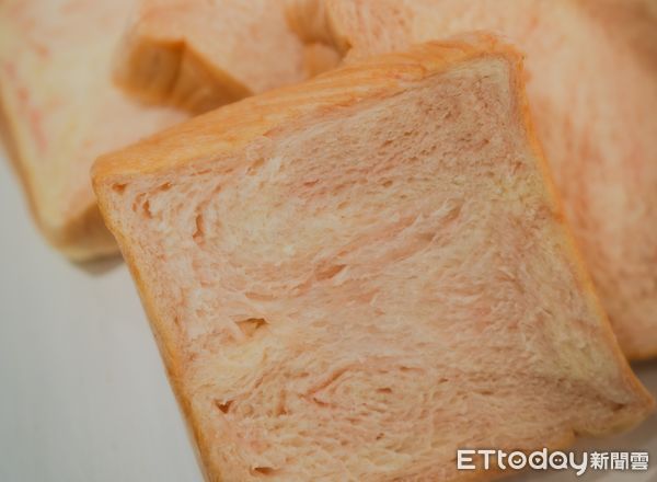 ▲全統西點麵包「草莓煉乳吐司」。(圖/苗林行提供)