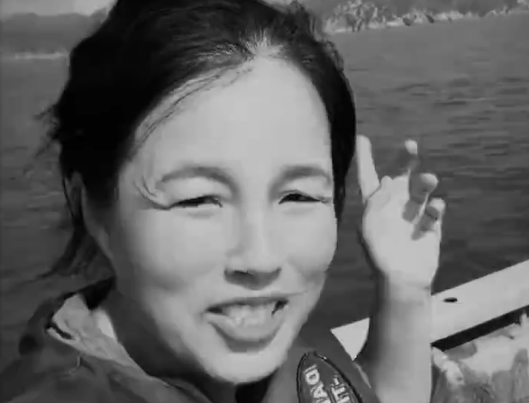 ▲漁村網紅阿霞墜海罹難。(圖/翻攝自微博)