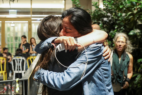 ▲▼ 加薩和平協議達成,以色列人慶祝。(圖/路透)