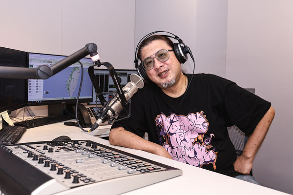 ▲▼ 金曲客語歌王劉劭希首戰「流行音樂節目主持人獎」。(圖/客委會提供)