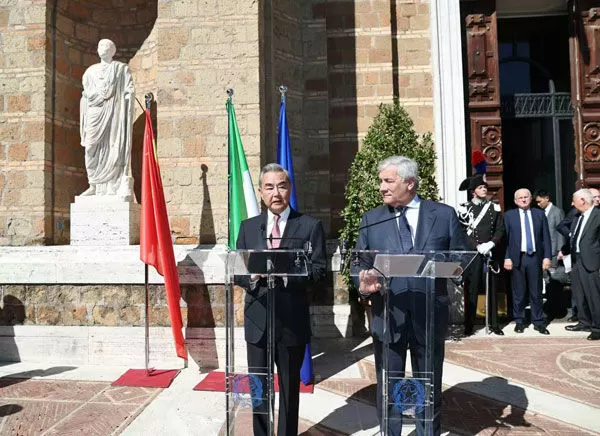 ▲▼中國大陸外交部長王毅8日在羅馬與義大利副總理兼外交部長塔亞尼會談。(圖/翻攝大陸外交部)