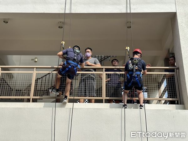 ▲台南市消防局第一大隊舉辦年度體技能測驗暨救助複訓,導入R.E.H.A.B.照護概念強化救災安全。(記者林東良翻攝,下同)