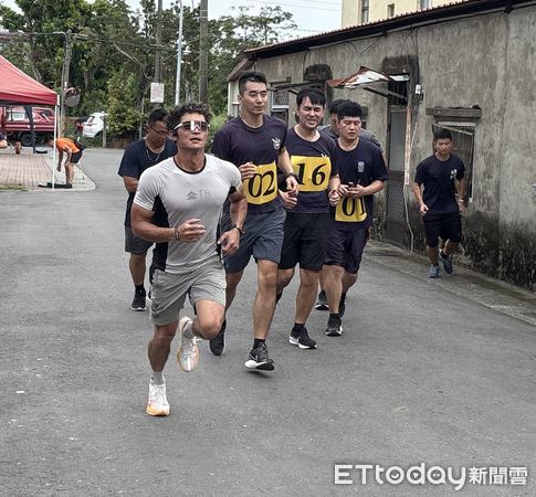 ▲台南市消防局第一大隊舉辦年度體技能測驗暨救助複訓,導入R.E.H.A.B.照護概念強化救災安全。(記者林東良翻攝,下同)