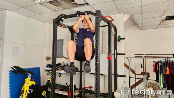 ▲台南市消防局第六大隊舉辦體能與裝備強化訓練,160名消防人員全力應戰。(記者林東良翻攝,下同)