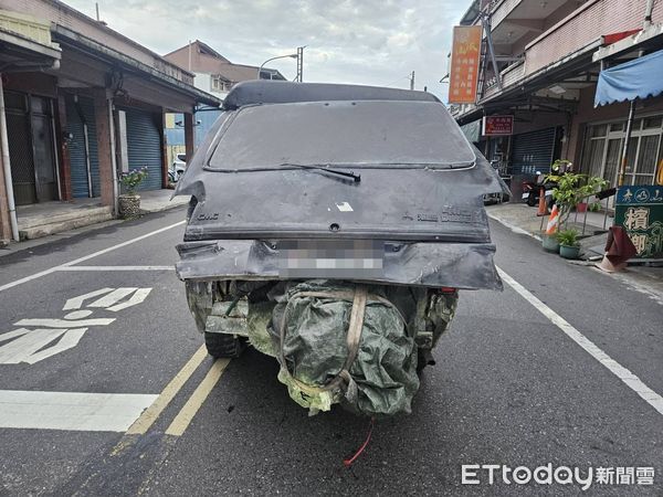 ▲▼28歲周姓男子盜取珍貴台灣扁柏漂流木被人贓俱獲。(圖/記者游芳男翻攝,下同)