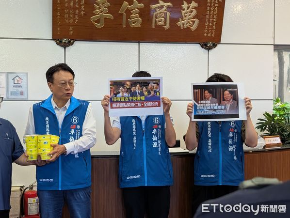 ▲▼卓伯源帶珍奶拜訪民進黨中央黨部。(圖/記者杜冠霖翻攝)