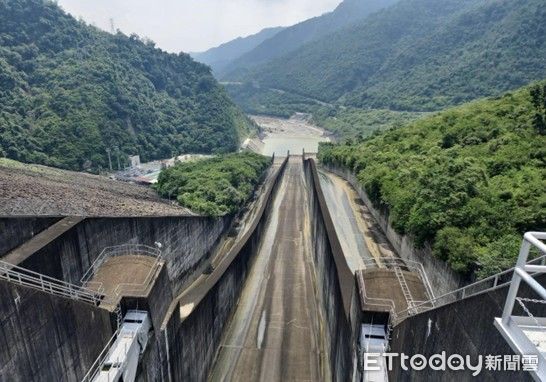 ▲曾文水庫大壩溢洪道上游。(記者林東良翻攝,下同)