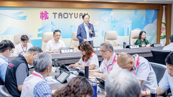 ▲桃園市長張善政今天下午在市政會議上特別向花蓮救災過程不幸亡故的「挖土機超人」表達哀悼與敬意。(圖/市府新聞處提供)