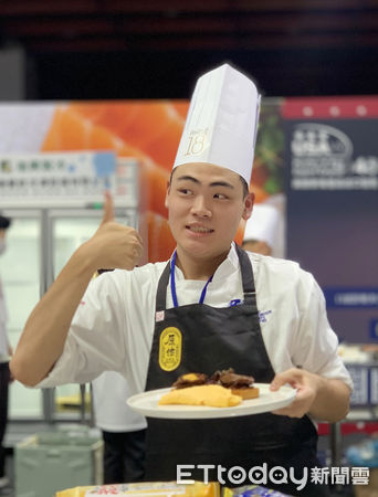 ▲嘉南藥理大學餐旅系學生參加國際廚藝賽勇奪佳績,滿載榮耀歸國。(記者林東良翻攝,下同)