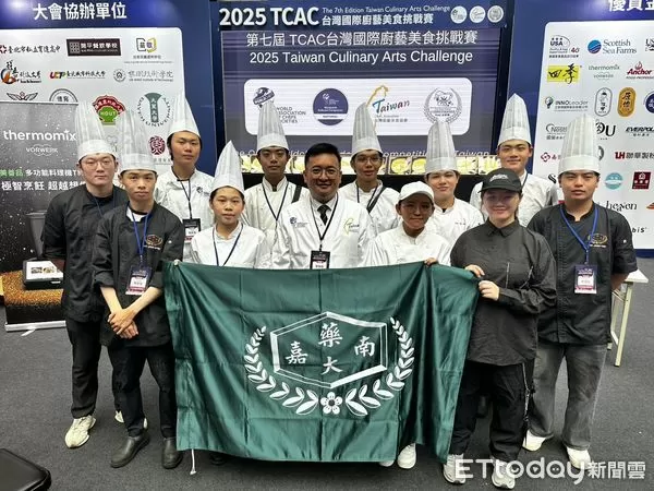 ▲嘉南藥理大學餐旅系學生參加國際廚藝賽勇奪佳績,滿載榮耀歸國。(記者林東良翻攝,下同)