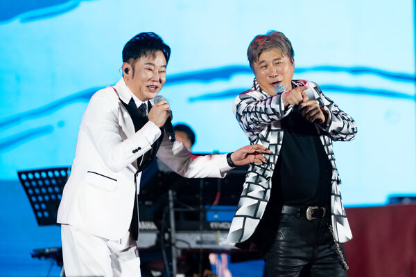 ▲胡瓜(左)與白冰冰在台中破冰。(圖/三立提供)