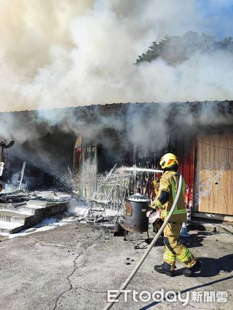 ▲▼基隆中山區文明路宮廟火警。(圖/記者郭世賢翻攝)