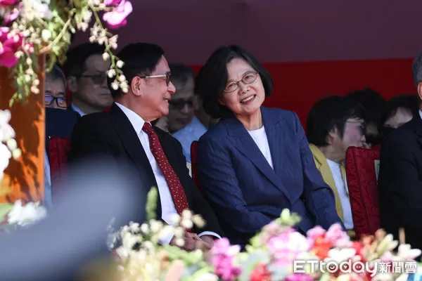▲前總統陳水扁、蔡英文出席雙十國慶大會。(圖/記者林敬旻攝)