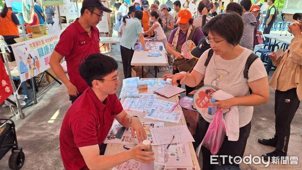 ▲台南龍崎區「深入崎境,尋龍祕境」社區營造成果展結合防災宣導,吸引眾多民眾參與。(記者林東良翻攝,下同)